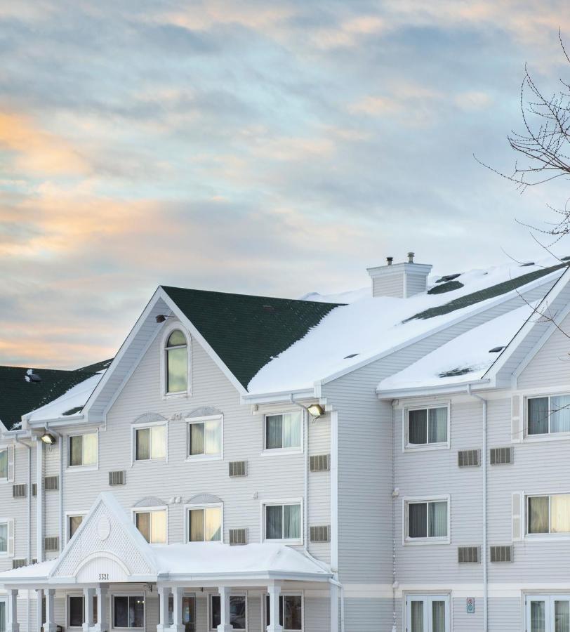 Travelodge Suites By Wyndham Regina - Eastgate Bay Екстер'єр фото