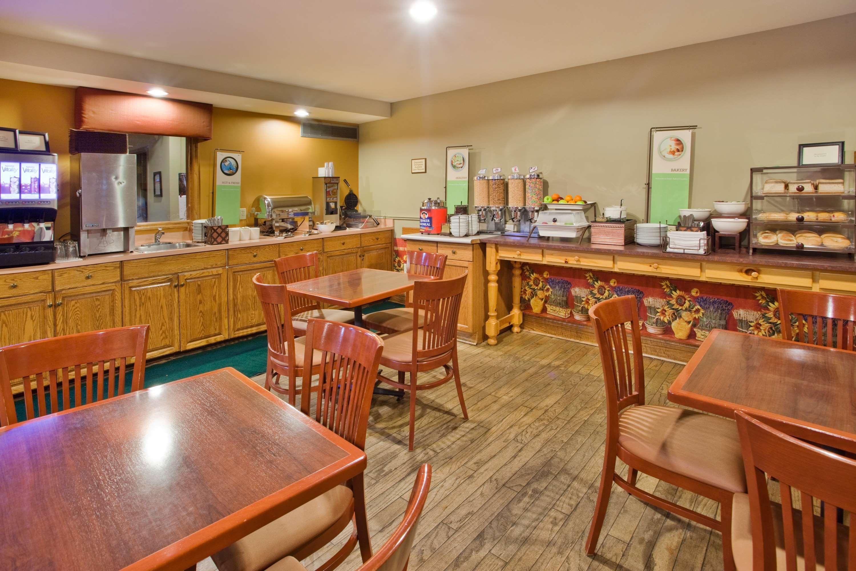 Travelodge Suites By Wyndham Regina - Eastgate Bay Екстер'єр фото