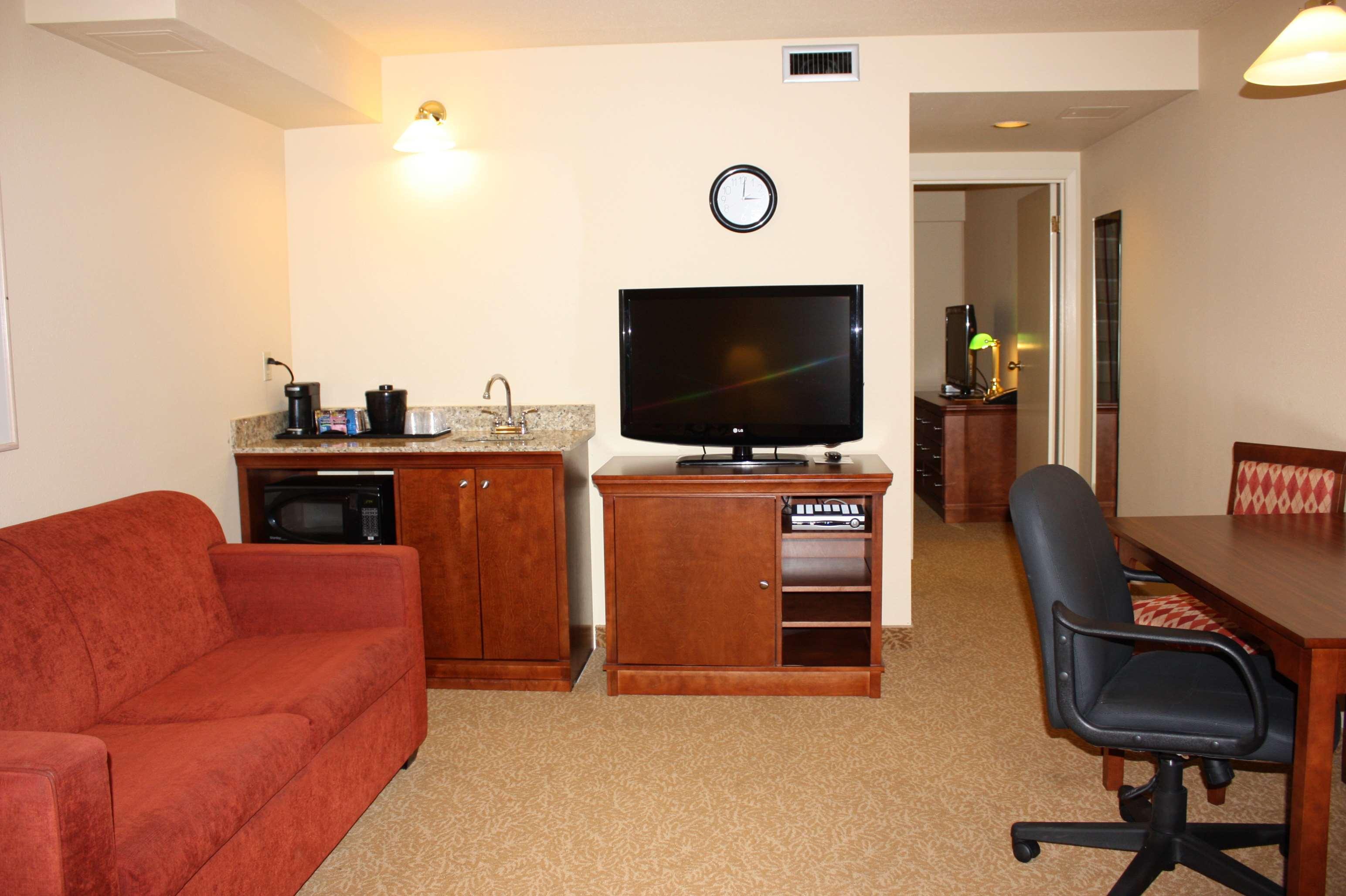 Travelodge Suites By Wyndham Regina - Eastgate Bay Екстер'єр фото