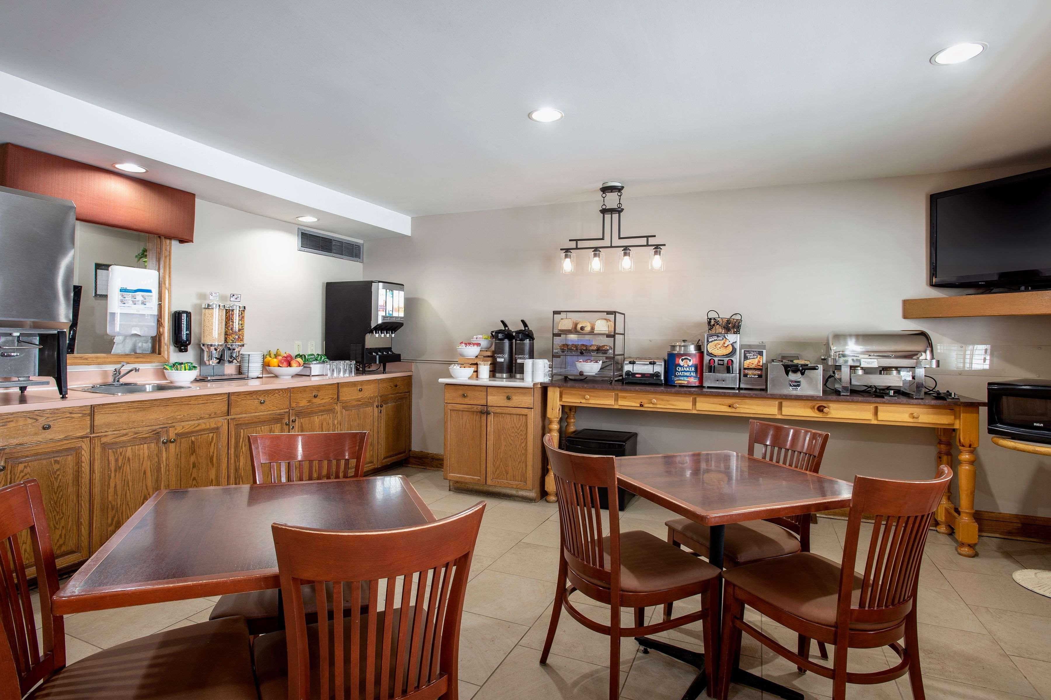Travelodge Suites By Wyndham Regina - Eastgate Bay Екстер'єр фото