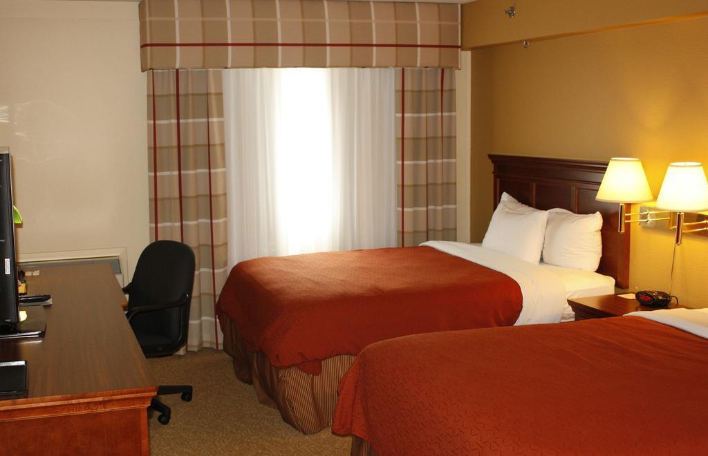 Travelodge Suites By Wyndham Regina - Eastgate Bay Екстер'єр фото