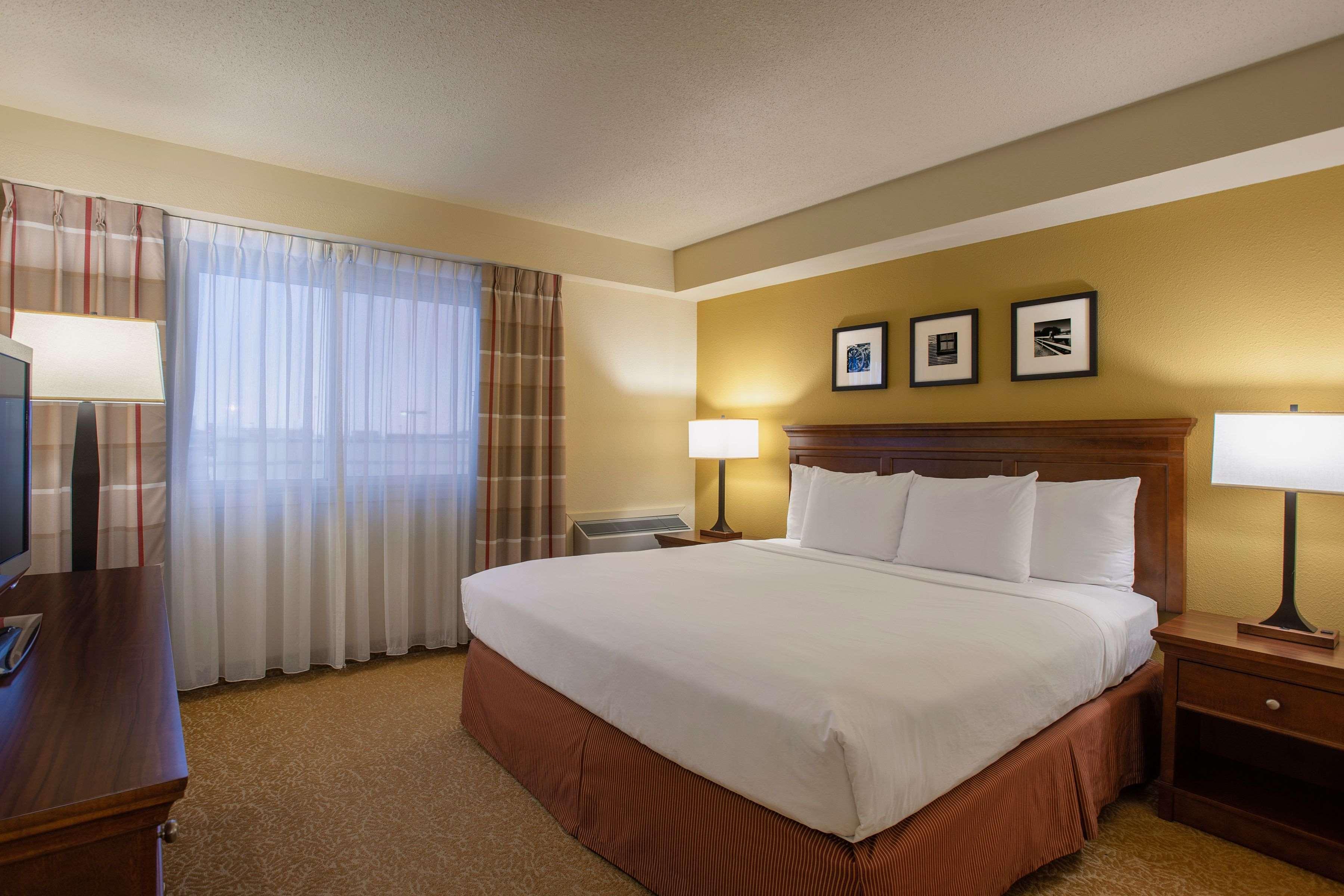 Travelodge Suites By Wyndham Regina - Eastgate Bay Екстер'єр фото