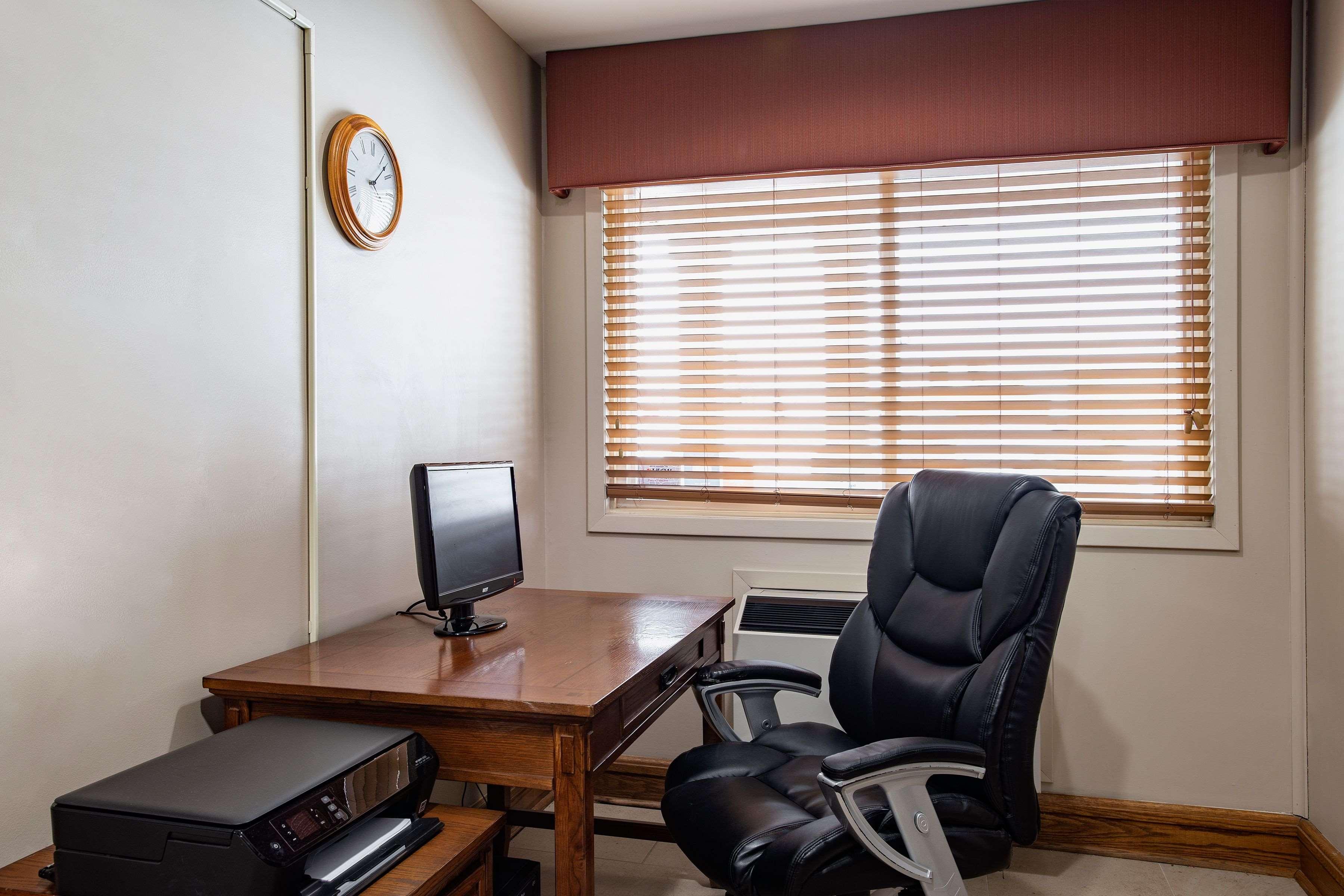 Travelodge Suites By Wyndham Regina - Eastgate Bay Екстер'єр фото